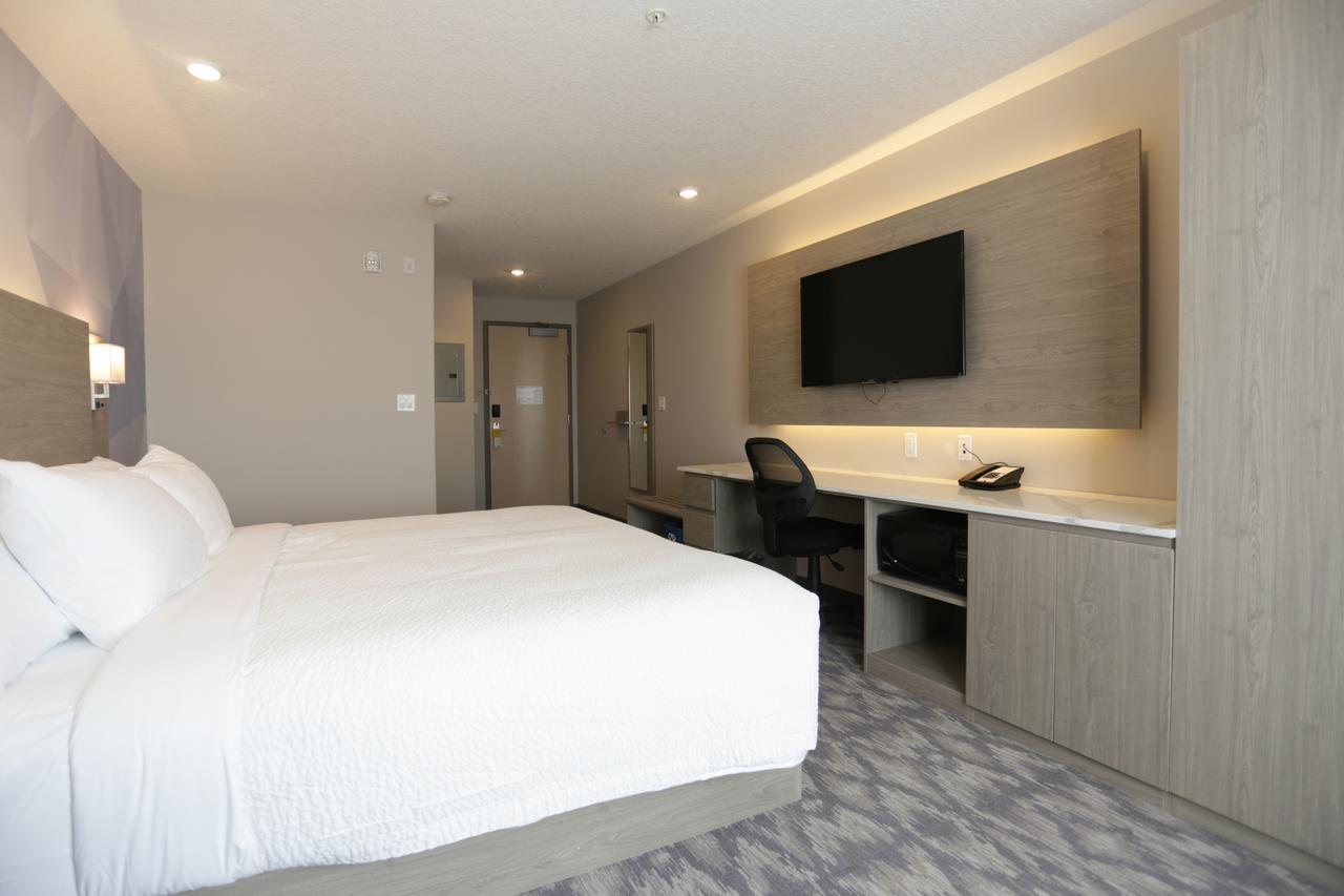 Days By Wyndham Calgary North Hotel