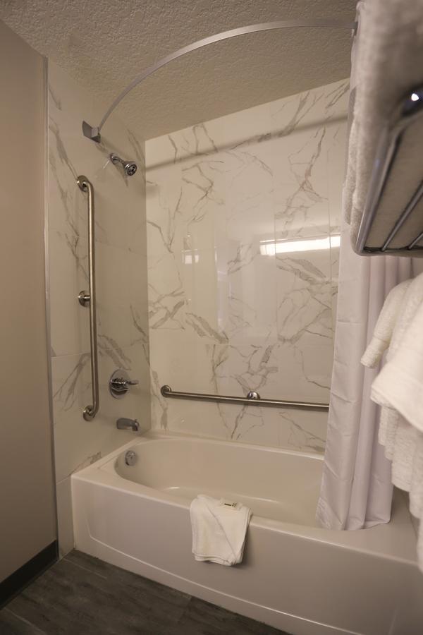 Days By Wyndham Calgary North Hotel Balzac