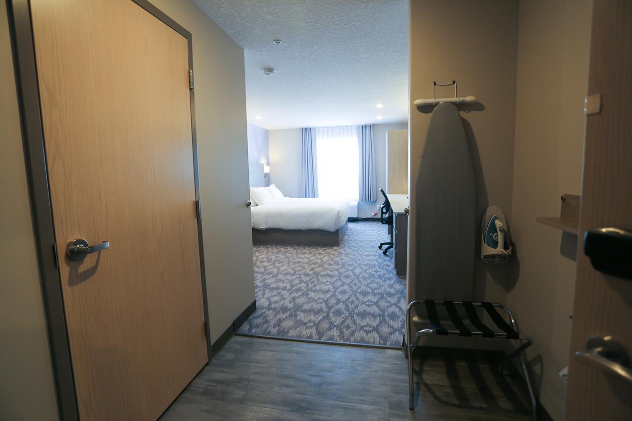 Days By Wyndham Calgary North Hotel