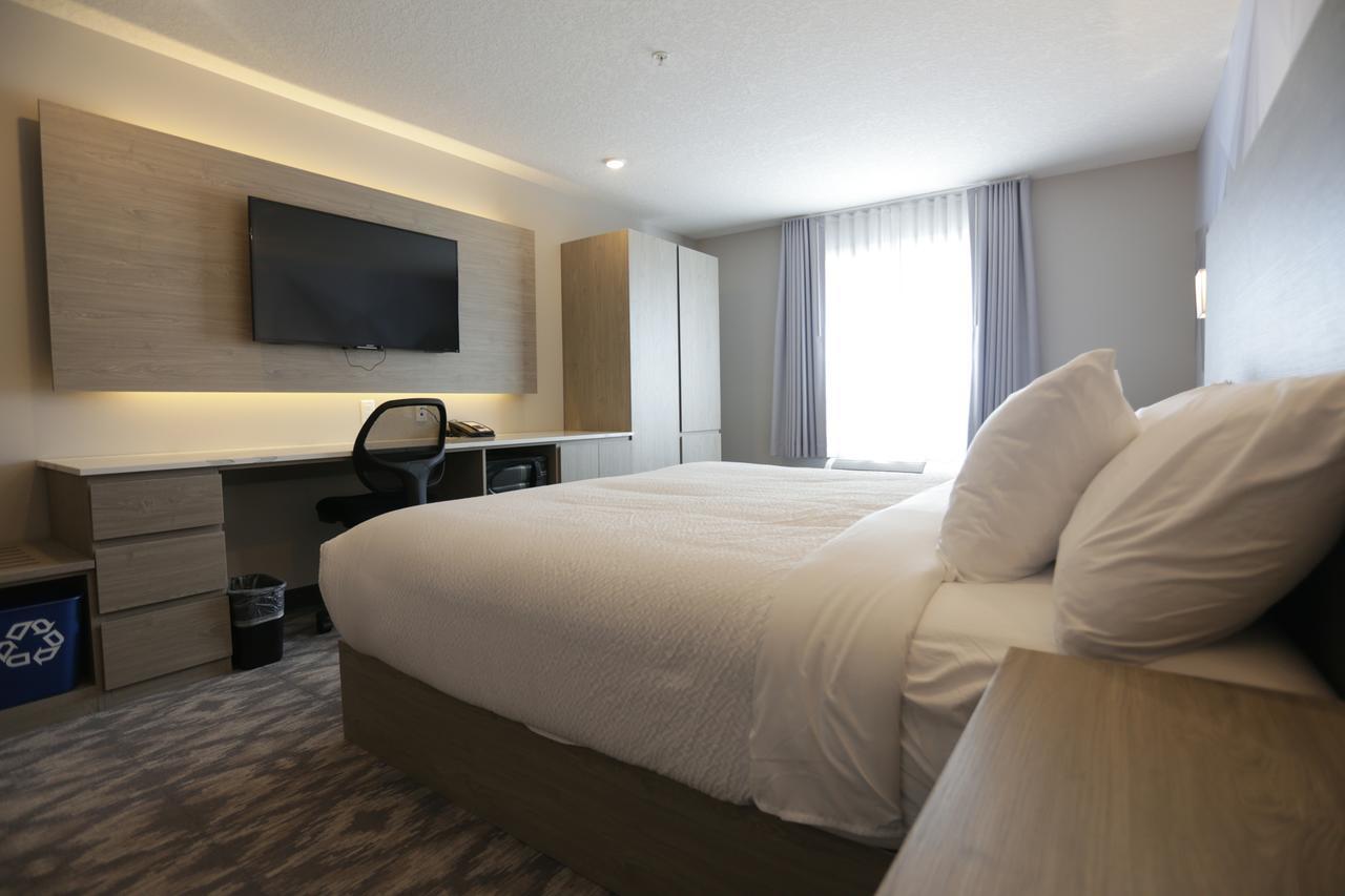 Days By Wyndham Calgary North Hotel